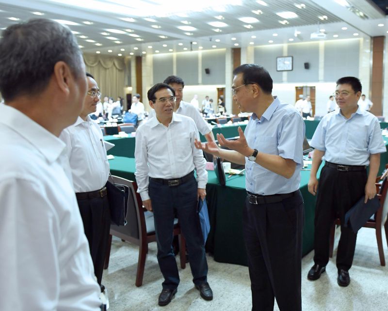 李克强考察基础电信企业并主持召开座谈会