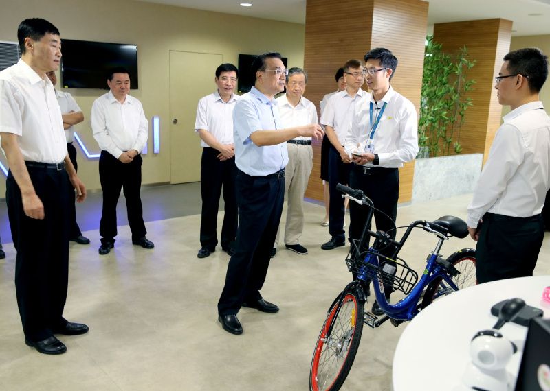 李克强考察基础电信企业并主持召开座谈会