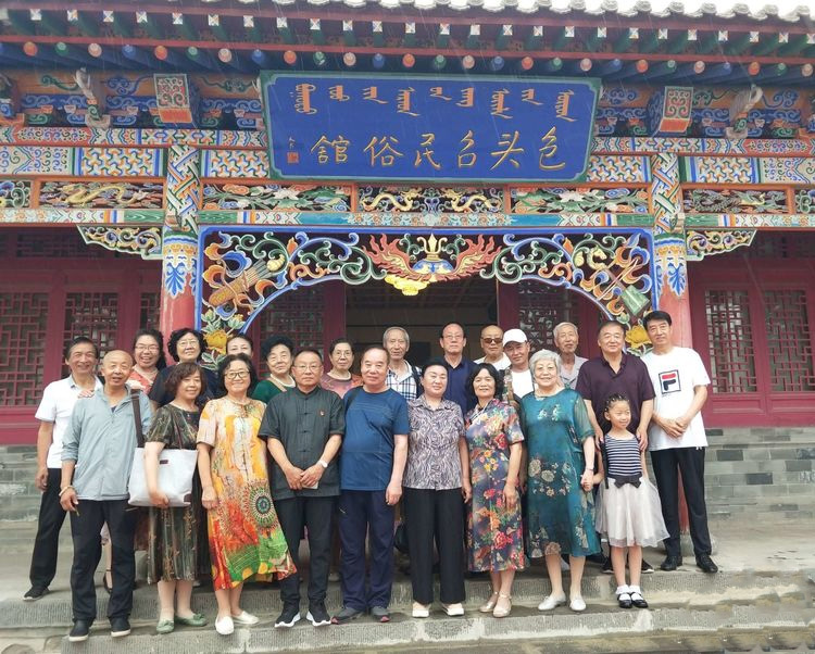 包头召革命纪念馆《庆祝中国共产党成立100周年暨中共包头工委创立96周年》书画诗词笔会论坛活动。