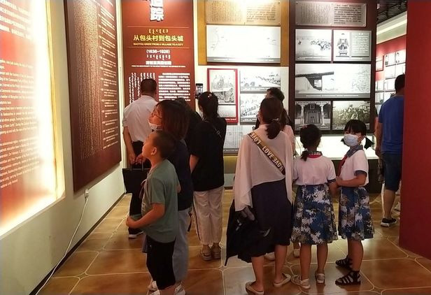包头召革命纪念馆《庆祝中国共产党成立100周年暨中共包头工委创立96周年》书画诗词笔会论坛活动。