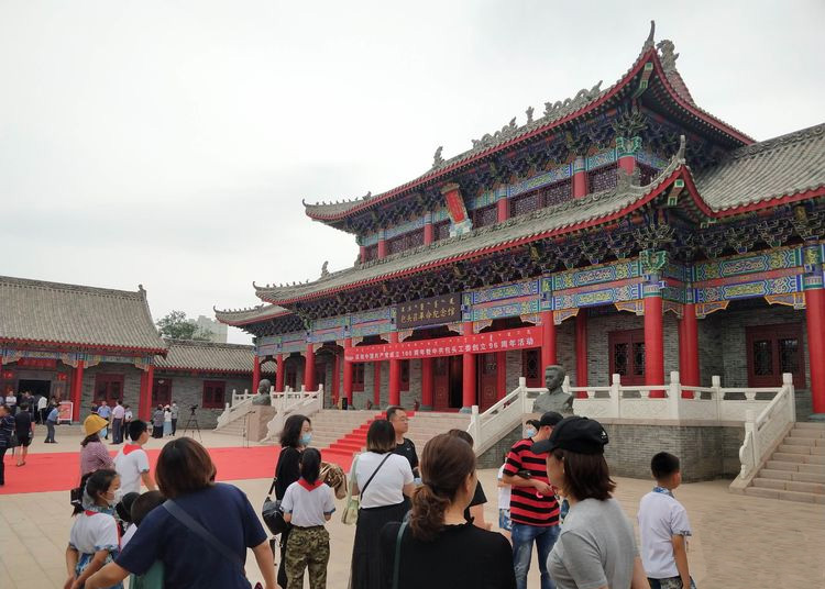 包头召革命纪念馆《庆祝中国共产党成立100周年暨中共包头工委创立96周年》书画诗词笔会论坛活动。