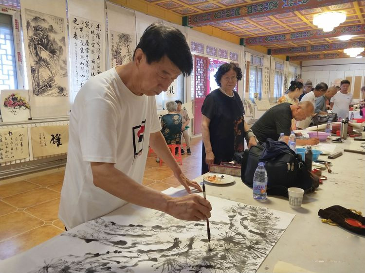 包头召革命纪念馆《庆祝中国共产党成立100周年暨中共包头工委创立96周年》书画诗词笔会论坛活动。