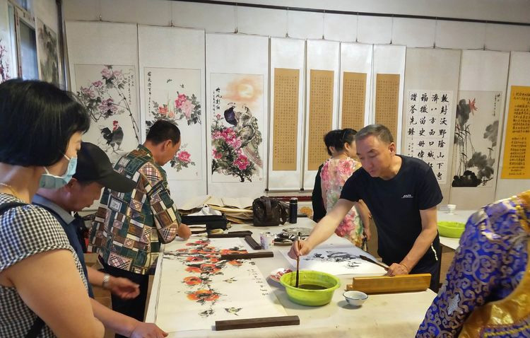 包头召革命纪念馆《庆祝中国共产党成立100周年暨中共包头工委创立96周年》书画诗词笔会论坛活动。