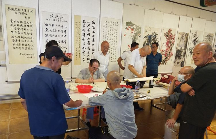 包头召革命纪念馆《庆祝中国共产党成立100周年暨中共包头工委创立96周年》书画诗词笔会论坛活动。